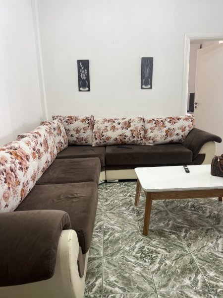 Tirane, jepet me qera apartament 2+1+Ballkon Kati 7, 90 m² 550 € (Don Bosko)