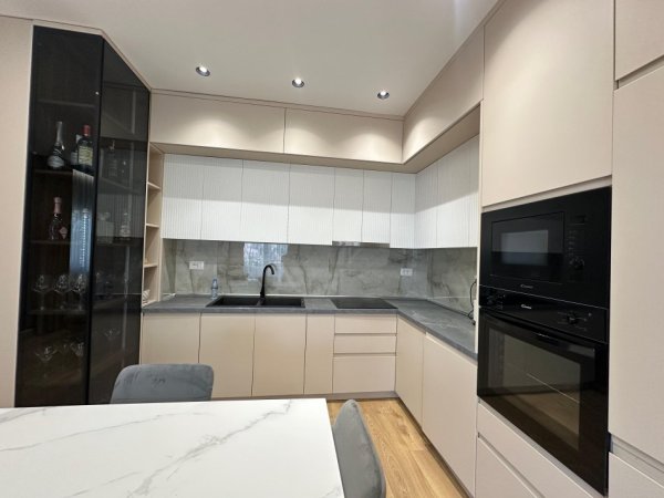 Tirane, jepet me qera apartament 2+1+Aneks+Ballkon , 1.000 € (liqeni i farkes)