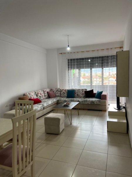 Tirane, jepet me qera apartament 2+1+Ballkon Kati 3, 100 m² 500 € (ASTIR TE BANKA RAIFFEISEN RR. Kryesore)