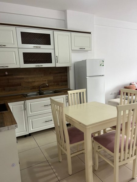 Tirane, jepet me qera apartament 2+1+Ballkon Kati 3, 100 m² 500 € (ASTIR TE BANKA RAIFFEISEN RR. Kryesore)