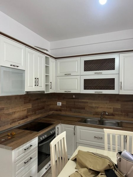 Tirane, jepet me qera apartament 2+1+Ballkon Kati 3, 100 m² 500 € (ASTIR TE BANKA RAIFFEISEN RR. Kryesore)