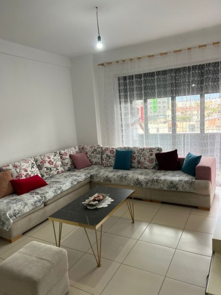 Tirane, jepet me qera apartament 2+1+Ballkon Kati 3, 100 m² 500 € (ASTIR TE BANKA RAIFFEISEN RR. Kryesore)