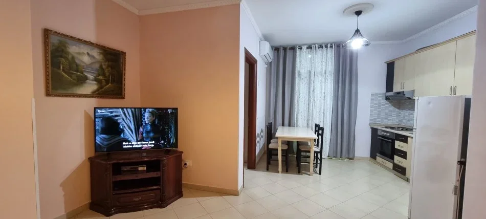 Tirane, jepet me qera apartament 1+1+Ballkon Kati 3, 65 m² 370 € (Astir afer nela 5)