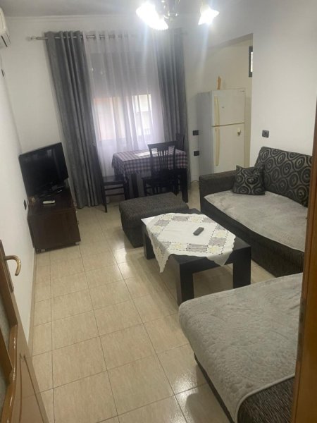 Tirane, jepet me qera apartament 2+1+Aneks+Ballkon Kati 5, 72 m² 500 € (stacioni i trenit)