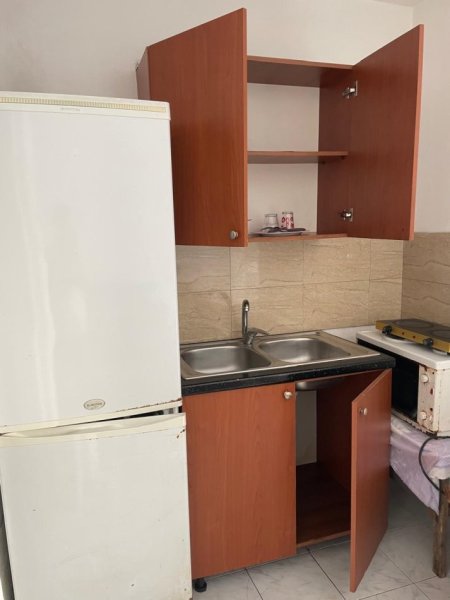 Tirane, jepet me qera apartament 1+1 Kati 0, 38 m² 300 € (Jordan misja)
