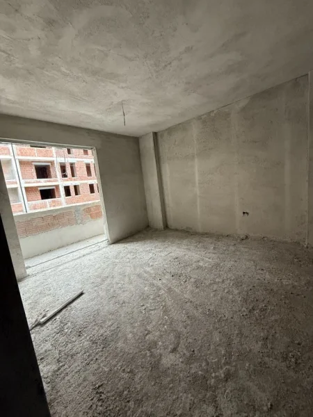 Tirane, shitet apartament 2+1+Ballkon Kati 3, 94 m² 81.400 € (Gryka Kacanikut Univers City Okazion 870€/m2)