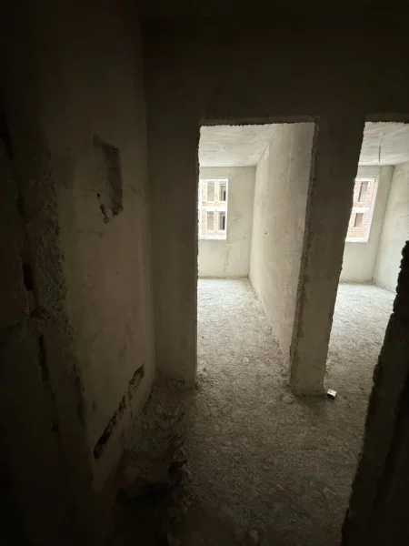 Tirane, shitet apartament 2+1+Ballkon Kati 3, 94 m² 81.400 € (Gryka Kacanikut Univers City Okazion 870€/m2)