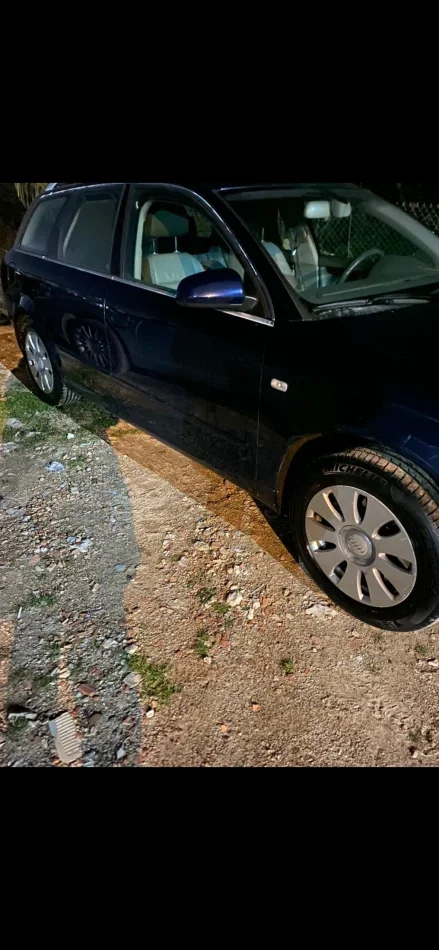 Tirane, shitet makine Audi A4 Nafte, blu e errët automatik Kondicioner 250.000 km 2000€