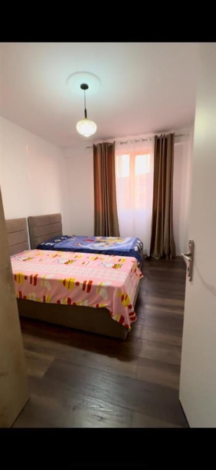 Tirane, jepet me qera apartament 2+1+Ballkon Kati 4, 87 m² 450 € (Shkoze ,Kompleksi Tom Doshi)