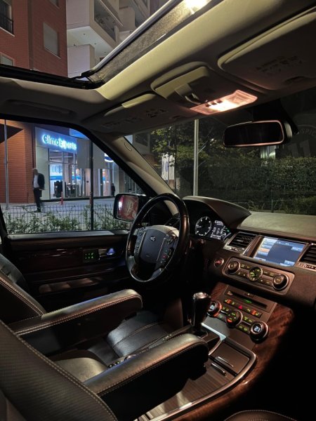 Tirane, shitet SUV | Xhip RANGE ROVER SPORT Nafte, e zeze automatik Klima 201.000 km 10.200 €