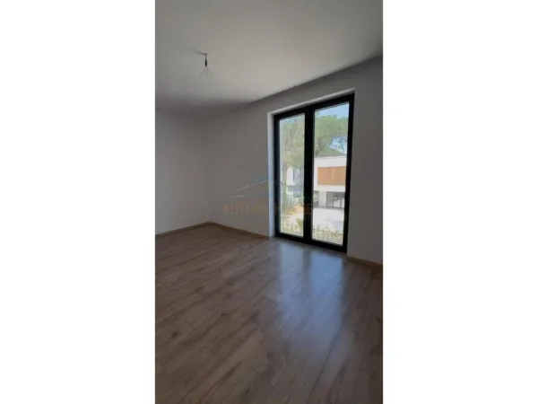 Durres, shitet Vile 2 Katshe Kati 1, 617 m² 980.000 € (Kompleksi San Pietro, Gjiri i Lalezit)