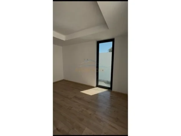 Durres, shitet Vile 2 Katshe Kati 1, 617 m² 980.000 € (Kompleksi San Pietro, Gjiri i Lalezit)