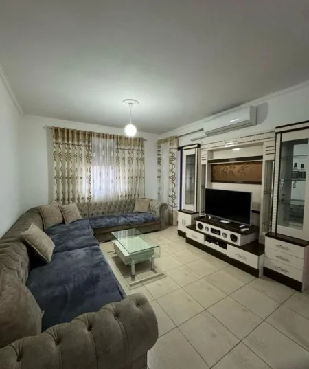Tirane, jepet me qera apartament 1+1+Ballkon Kati 4, 78 m² 550 € (Selvia)