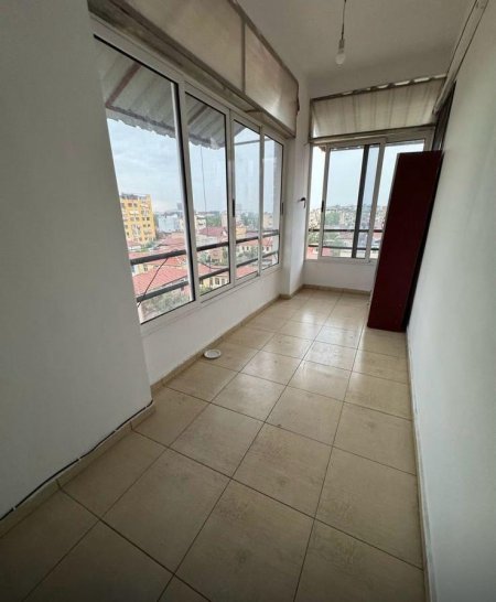 Tirane, jepet me qera apartament 1+1+Ballkon Kati 4, 78 m² 550 € (Selvia)