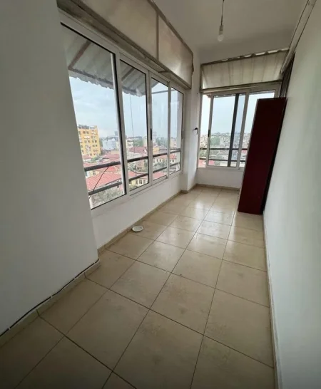 Tirane, jepet me qera apartament 1+1+Ballkon Kati 4, 78 m² 550 € (Selvia)