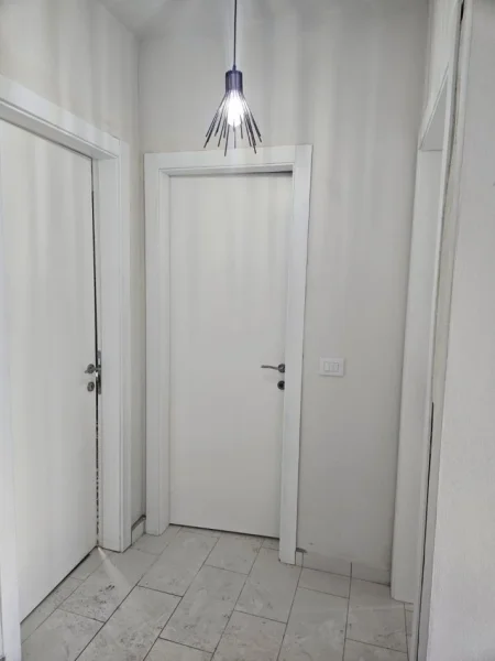 Tirane, jepet me qera apartament 1+1+Ballkon Kati 10, 70 m² 500 € (Rruga e kavajes)