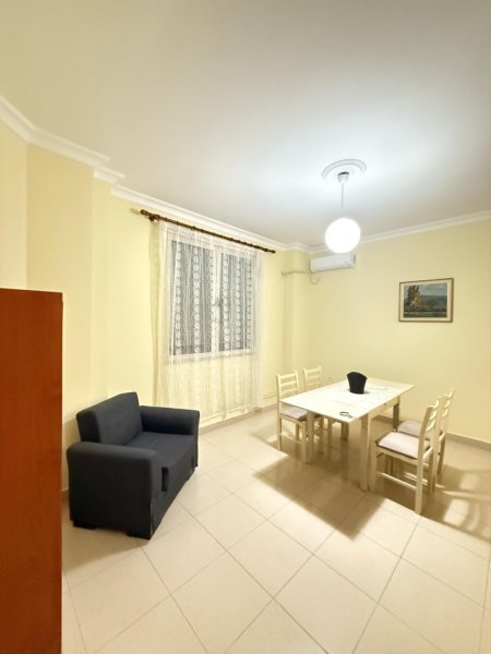 Tirane, jepet me qera apartament 2+1+Ballkon Kati 1, 87 m² 560 € (Don Bosko)