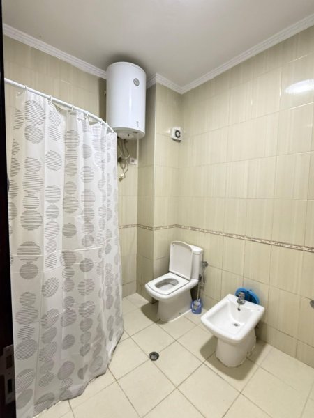 Tirane, jepet me qera apartament 2+1+Ballkon Kati 1, 87 m² 560 € (Don Bosko)