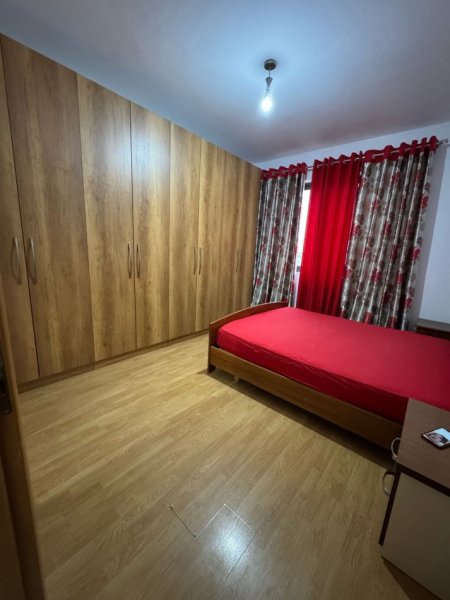 Tirane, jepet me qera apartament 1+1 Kati 7, 550 € (Rr.Dibres)