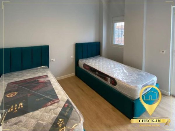 Tirane, jepet me qera apartament 2+1+Aneks+Ballkon Kati 1, 90 m² 700 € (21 Dhjetori)