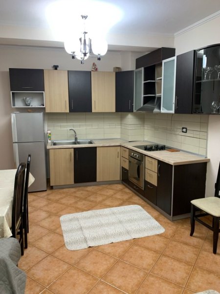 Tirane, jepet me qera apartament 1+1 Kati 4, 64 m² 358 € (Rruga e Dajtit)