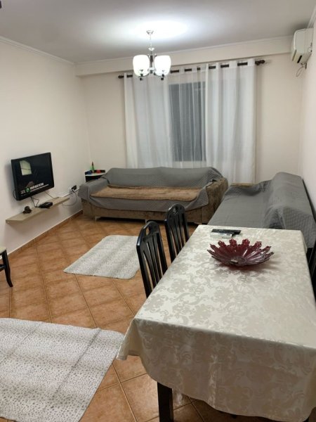 Tirane, jepet me qera apartament 1+1 Kati 4, 64 m² 358 € (Rruga e Dajtit)