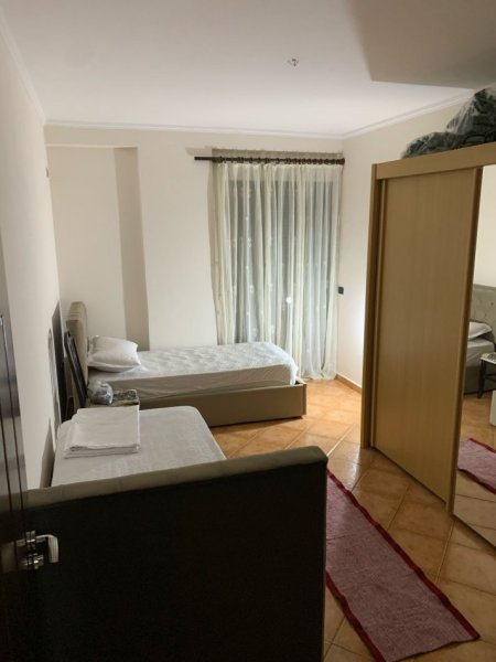 Tirane, jepet me qera apartament 1+1 Kati 4, 64 m² 358 € (Rruga e Dajtit)