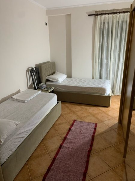 Tirane, jepet me qera apartament 1+1 Kati 4, 64 m² 358 € (Rruga e Dajtit)