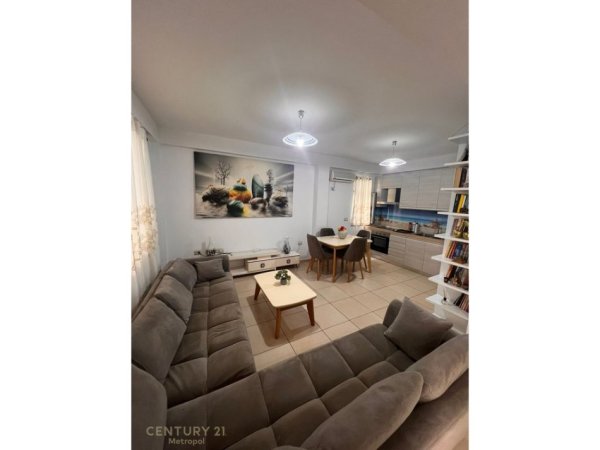 Tirane, jepet me qera apartament 2+1 Kati 1, 100 m² 700 € (Prane inxhinierise se ndertimit)