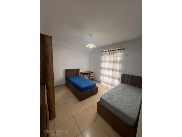 Tirane, jepet me qera apartament 2+1 Kati 1, 100 m² 700 € (Prane inxhinierise se ndertimit)