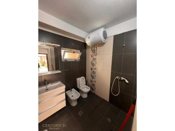 Tirane, jepet me qera apartament 2+1 Kati 1, 100 m² 700 € (Prane inxhinierise se ndertimit)