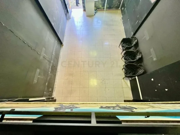 Tirane, shitet dyqan Kati 0, 65 m² 149.000 € (Neom114130)