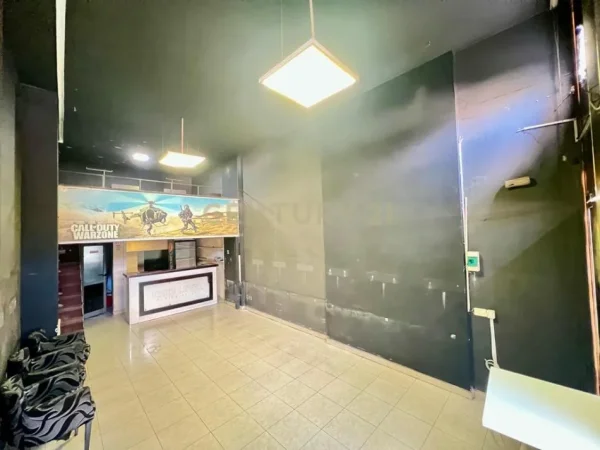 Tirane, shitet dyqan Kati 0, 65 m² 149.000 € (Neom114130)