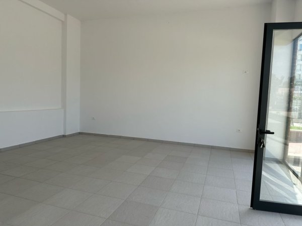 Tirane, jepet me qera Kati 0, 45 m² 450 € (Tirane)