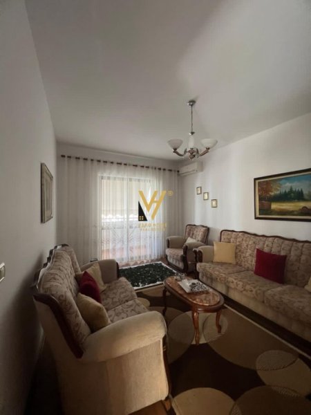 Tirane, jepet me qera apartament 2+1+Ballkon Kati 3, 114 m² 500 € (MYSLYM SHYRI)