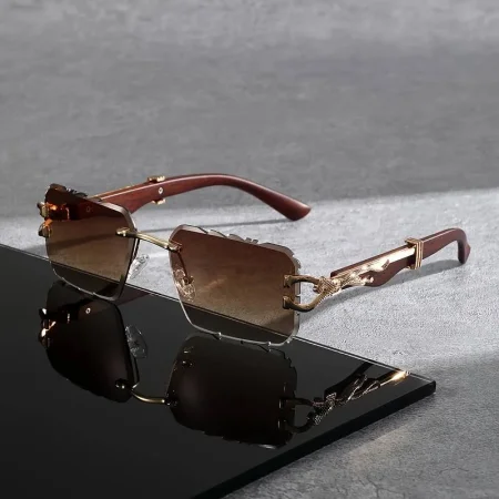 Tirane, shes Syzet më të veçanta të verës i gjeni vetëm tek ne! 20 €