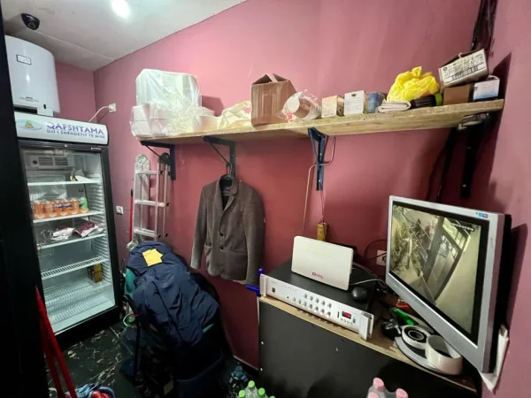 Tirane, jepet me qera lokal Kati 0, 75 m² 80.000 € (kontaktet)