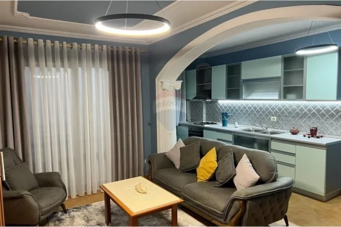 Tirane, jepet me qera apartament 2+1 Kati 7, 100 m² 500 € 