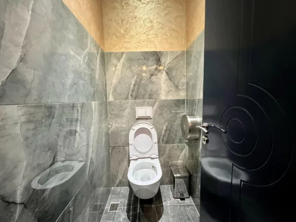 Tirane, jepet me qera lokal Kati 0, 75 m² 80.000 € (kontaktet)