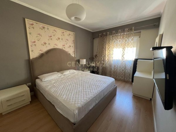Tirane, jepet me qera apartament 3+1 Kati 6, 130 m² 700 € (rruga e Barrikadave)