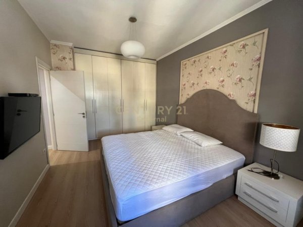 Tirane, jepet me qera apartament 3+1 Kati 6, 130 m² 700 € (rruga e Barrikadave)