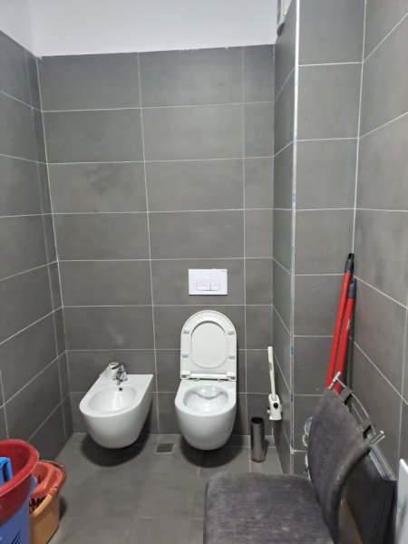 Tirane, jepet me qera apartament 1+1 Kati 2, 60 m² 400 € (Rrethi i Senatoriumit)
