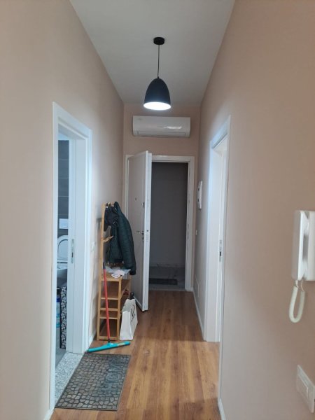 Tirane, jepet me qera apartament 1+1 Kati 2, 60 m² 400 € (Rrethi i Senatoriumit)