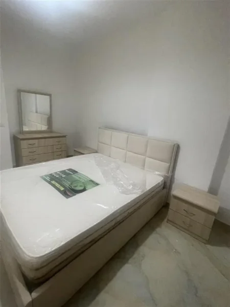 Tirane, jepet me qera apartament 1+1 Kati 3, 60 m² 35,000 leke (Prane 2 palmave)