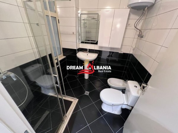 Tirane, jepet me qera apartament 2+1 , 113 m² 800 € (Ne Don Bosko)