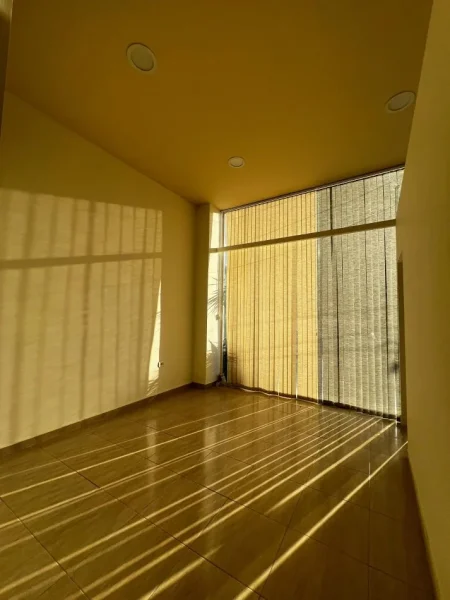 Tirane, jepet me qera ambjent biznesi Kati 0, 43 m² 600 € (Bulevardi Gjergj Fishta)