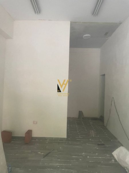 Tirane, jepet me qera ambjent biznesi Kati 0, 27 m² 900 € (RRUGA BARDHYL)