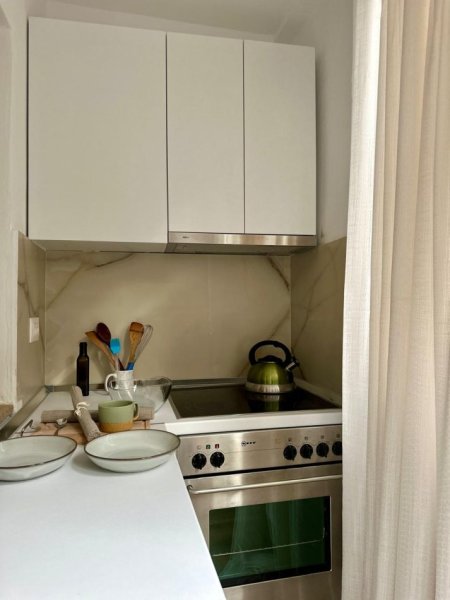 Tirane, jepet me qera apartament 1+1 Kati 2 550€📍Rruga Sami Frasheri)