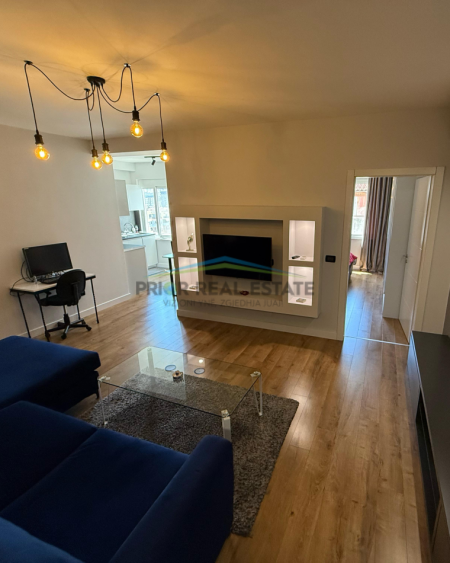 Tirane, jepet me qera apartament 1+1 Kati 11, 70 m² 720 € (Komuna e Parisit)