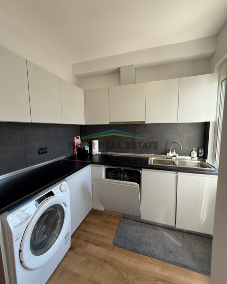 Tirane, jepet me qera apartament 1+1 Kati 11, 70 m² 720 € (Komuna e Parisit)